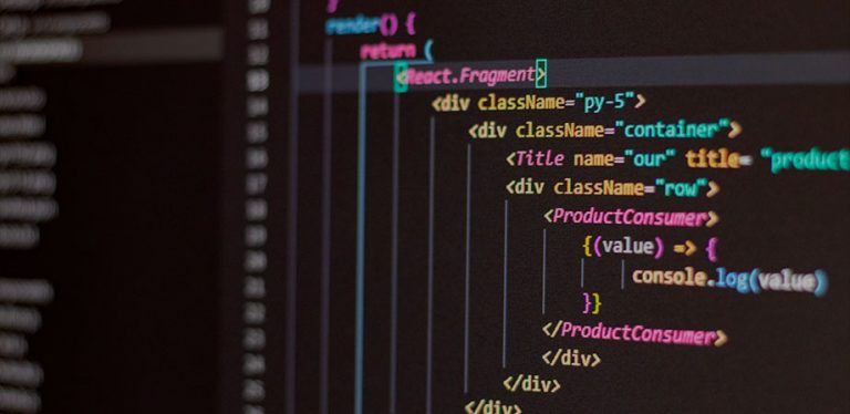 tela com códigos de programação