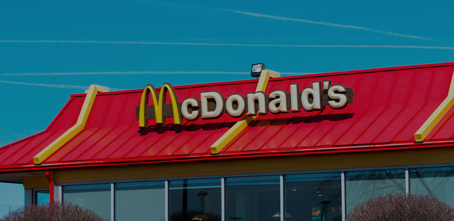 Fachada de um restaurante McDonald's