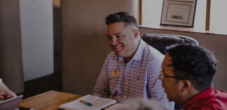 homem de negócios sorrindo